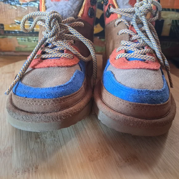 UGG Sneakers, Kid Size 13, Highland Hi Heritage, Brown Suede, Lace Up Booties - Picture 7 of 13